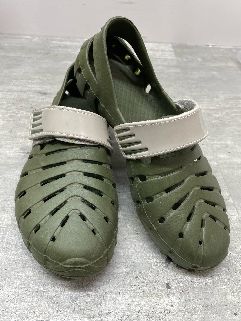 S&S Rubber Clogs Unisex Size 38 Olive Green Good Hook and Loop Strap Cage Design